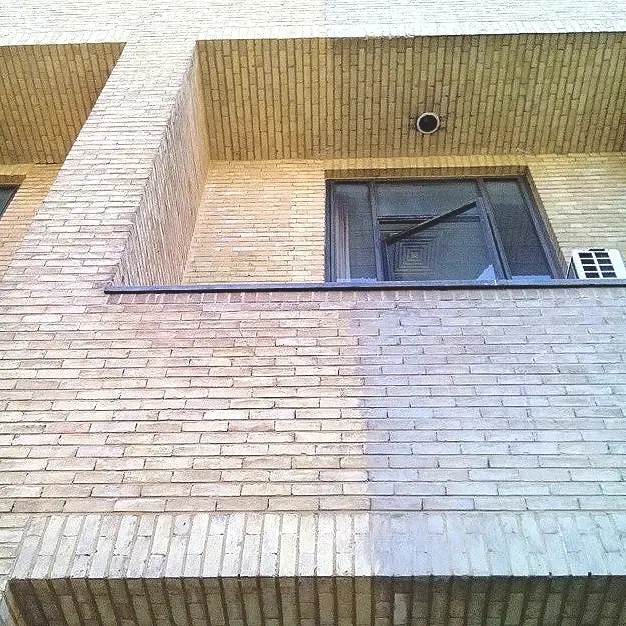 قبل و بعد از نماشویی نمای آجری توسط عوامل متخصص نمایو در تهران